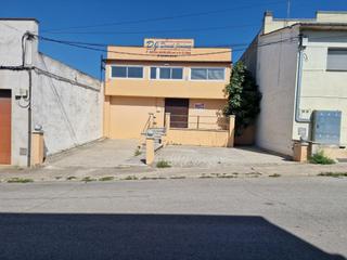 Industrial building in Carrer Font de Tarrés 144B