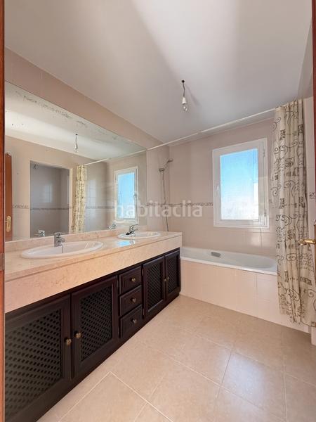 Foto 447bf091-9a02-4d10-8cf0-cc13c5ea8424. Reihenhaus mit parking in Zona Calvario Estepona