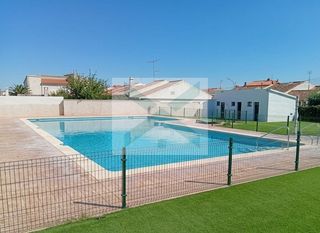 Chalet à Orgaz. Chalet pareado en venta en calle cuenca