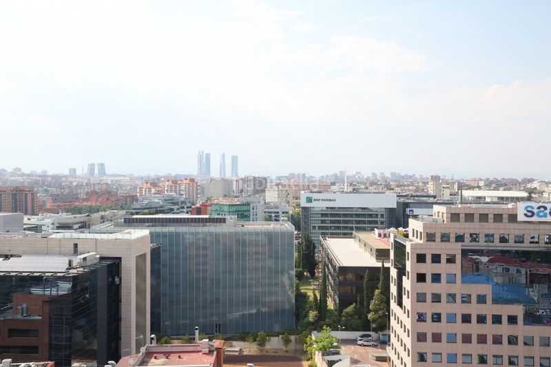 Foto 6086cc85-73d1-4378-aec7-6677683aae9f. Àtic amb calefacció piscina a San Pascual Madrid