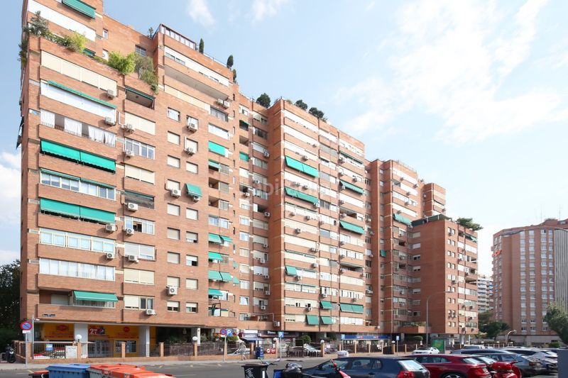 Foto b8536305-f68e-439d-80c0-4492d40db9fd. Àtic amb calefacció piscina a San Pascual Madrid