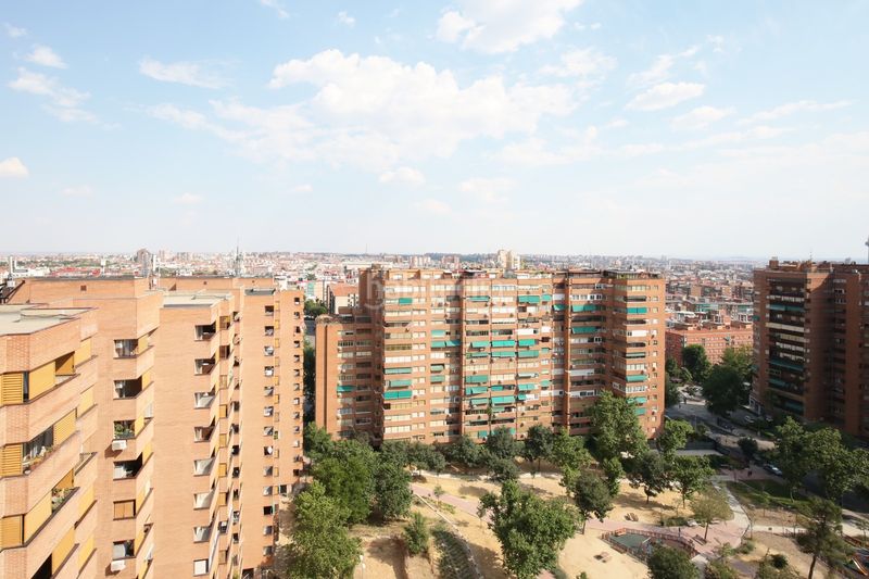 Foto c6889726-5685-42f1-8f21-9b377b96e29c. Àtic amb calefacció piscina a San Pascual Madrid