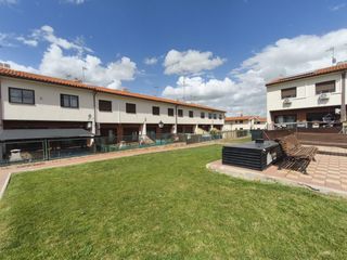 Chalet in Ventas de Retamosa (Las). Chalet adosado en venta a menos de 50 minutos de madrid