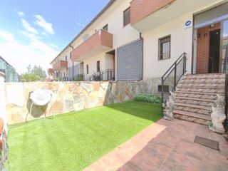 Xalet a Ventas de Retamosa (Las). Chalet adosado en venta a menos de 50 minutos de madrid