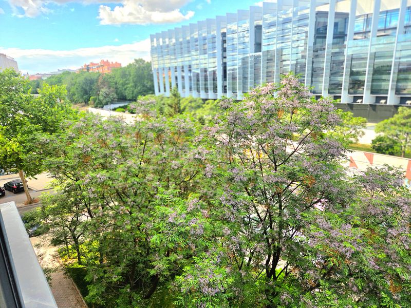 Foto b1240dcb-60bc-46be-9840-c9dd443a297e. Pis amb calefacció aparcament piscina a Delicias Madrid