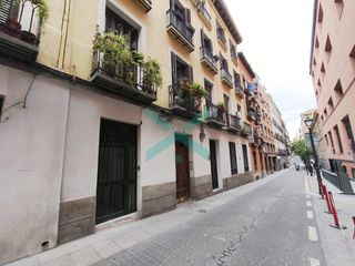 Alquiler Piso  Calle de la madera. ? vivienda reformada y amueblada en el corazón de malasaña