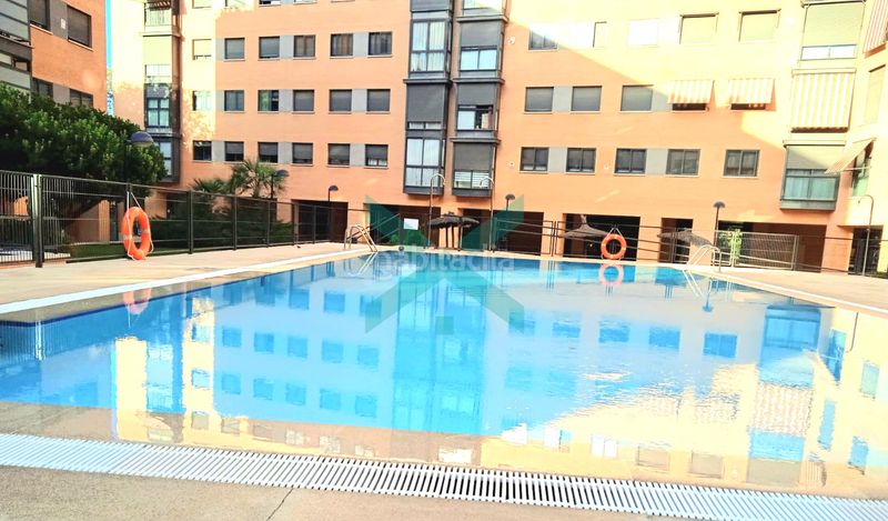 Foto bf4485fc-7d16-4b4d-9f83-620d93ddf9c6. Pis amb calefacció aparcament piscina a Delicias Madrid