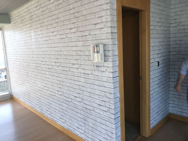 Foto d4642c6d-2213-4d28-b39d-49adb84fd9a0. Nau industrial a Berbés - Peritos Vigo