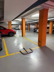 Miete Autoparkplatz in Plaza de fernando conde montero ríos 6. Amplia plaza de garaje en zona garcia barbón república argentina