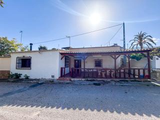 Masía en Monòver. Espaciosa casa cueva con terreno en casas del señor