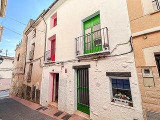 Casa adossada a Onil. 2 casas de pueblo con amplias posibilidades en onil
