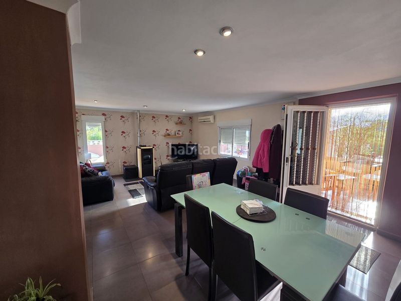 Foto a4f61d72-b085-4201-a746-393376acca24. Xalet amb xemeneia piscina a Sax