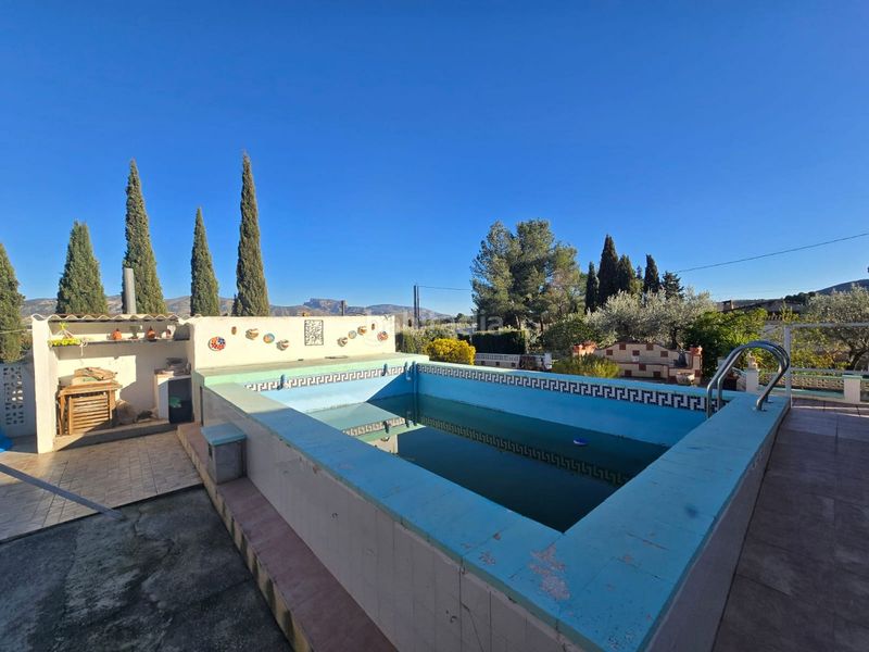 Foto c4a788f3-bf62-4137-af89-a26fd3572f90. Xalet amb xemeneia piscina a Sax