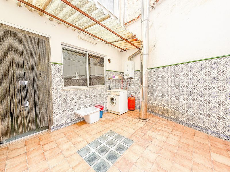 Foto c72f25bd-80f4-4c47-b552-b6cfefe19e44. Casa amb calefacció aparcament a Yecla