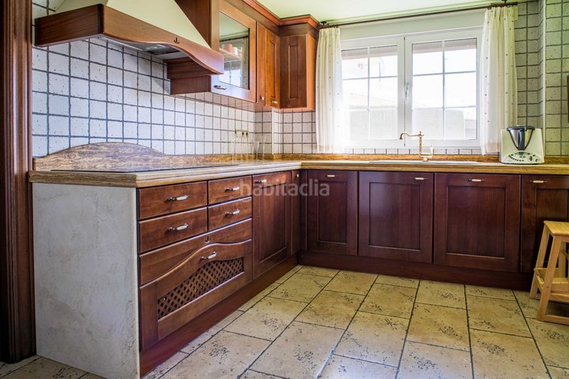 Foto 0eb2c448-f258-42f0-82e0-60675a25167f. Chalet con camino riscaldamento piscina in Plaza de Toros-Avenida Chapí-Trinquete Elda