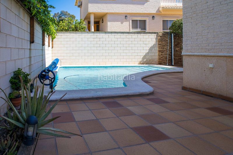 Foto 4be39fa4-bb4c-4291-b5b9-236e1f28bf1c. Chalet con camino riscaldamento piscina in Plaza de Toros-Avenida Chapí-Trinquete Elda