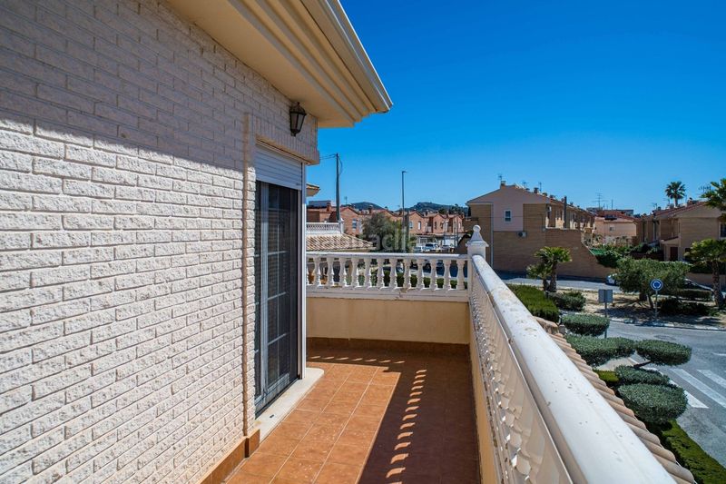 Foto 556f16c1-622d-4f12-914f-807f23d960db. Chalet con camino riscaldamento piscina in Plaza de Toros-Avenida Chapí-Trinquete Elda