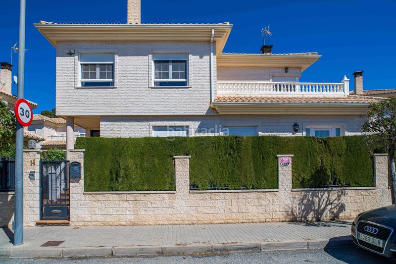 Foto d8a59896-0ee8-4467-a925-bd9a816bdf4a. Chalet con camino riscaldamento piscina in Plaza de Toros-Avenida Chapí-Trinquete Elda