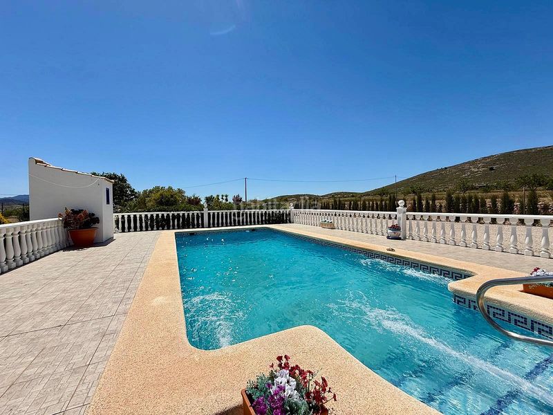 Foto affae0eb-6795-43c4-9fda-24992636b546. Xalet amb xemeneia calefacció piscina a Abanilla