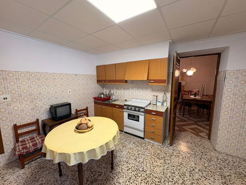 Foto c0023cd2-d308-4067-86d1-694b91ac0a30. Xalet amb xemeneia aparcament a Romana (la)