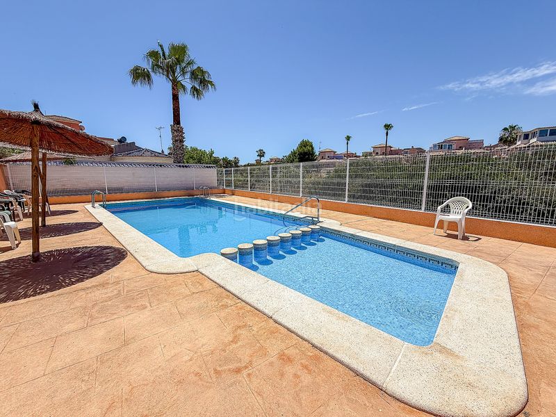 Foto ae69e277-2e22-4bbf-a91f-edeaacbb27c4. Casa adossada amb piscina a Playa Flamenca Orihuela