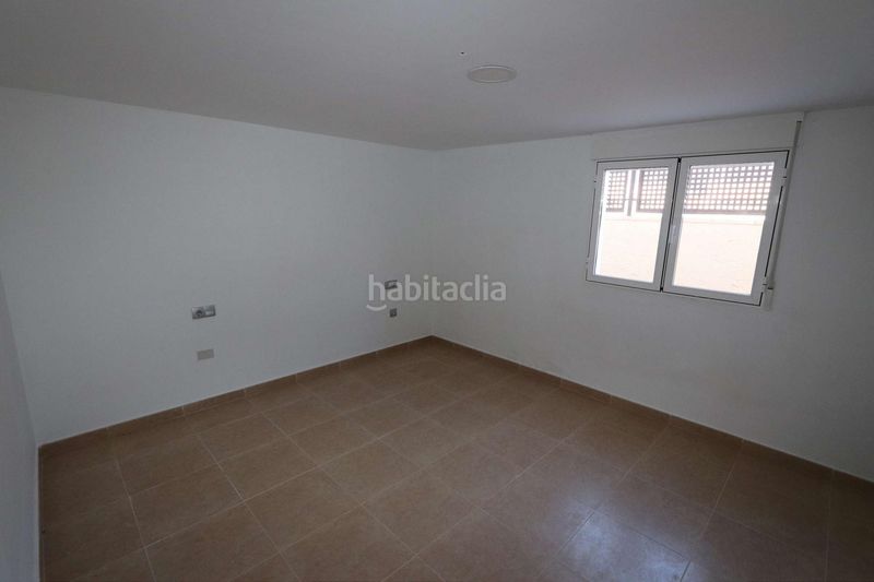Foto e924e9f2-32d1-4412-a194-ae69e830e12c. Business premise with heating in Fortuna