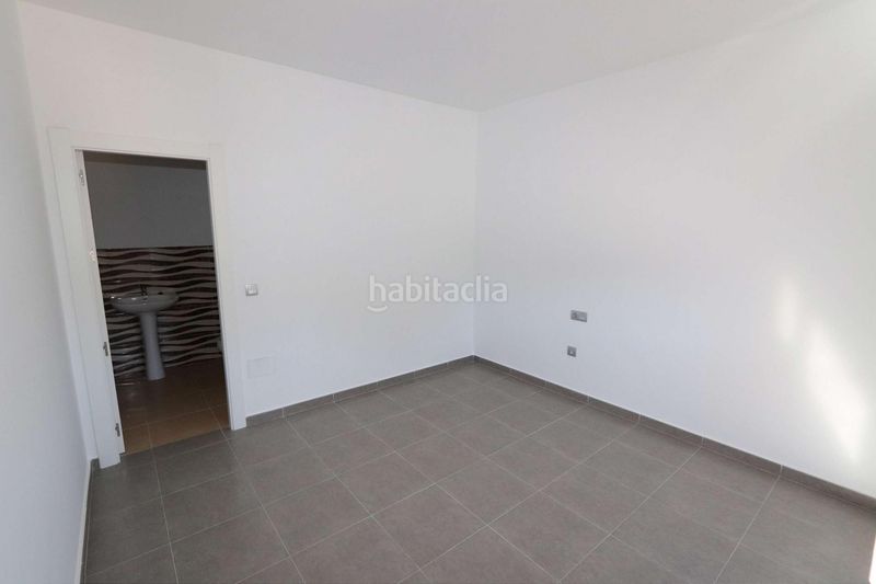 Foto f81a8260-1bdd-44d5-a665-65ad36ccc1d4. Business premise with heating in Fortuna