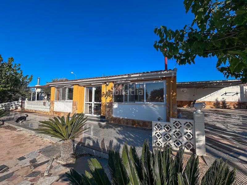 Foto 3b3efd16-4ec5-455f-b2e8-c3a9b108f82b. Chalet with fireplace in Monforte del Cid