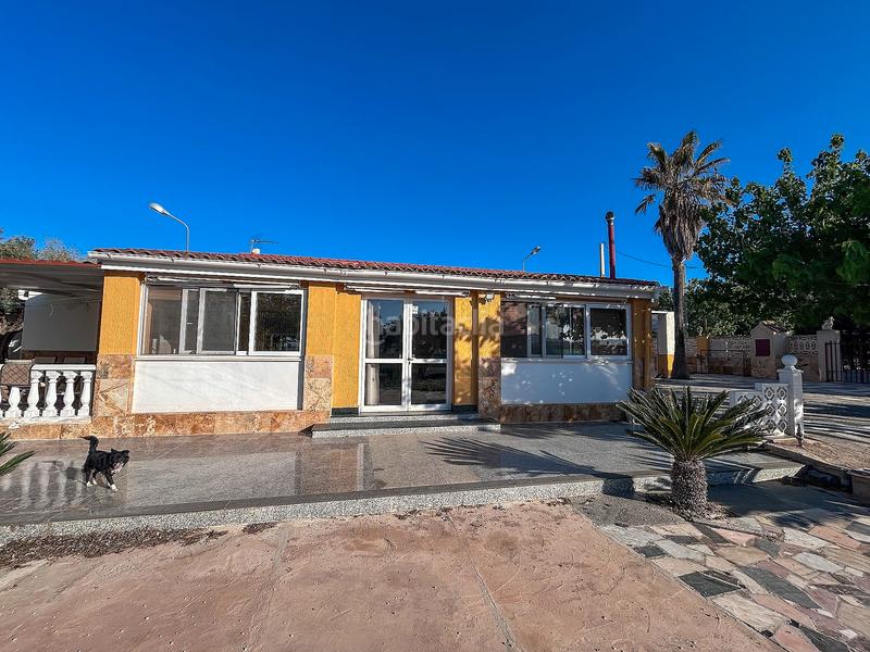 Foto e39e0bca-1c57-49e2-a96e-779607eda8e9. Chalet with fireplace in Monforte del Cid