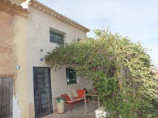 Masia a Pinoso. Casa de campo de 3 dormitorios y 2 baños con mucho carácter