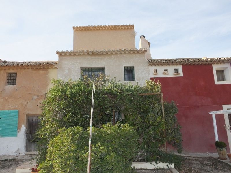 Foto bca93aea-d09a-41be-a1d9-c1b4ab9ce25e. Masia a Pinoso