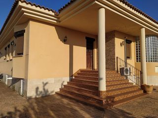 Chalet à Yecla. Excelente chalet en pleno centro de yecla