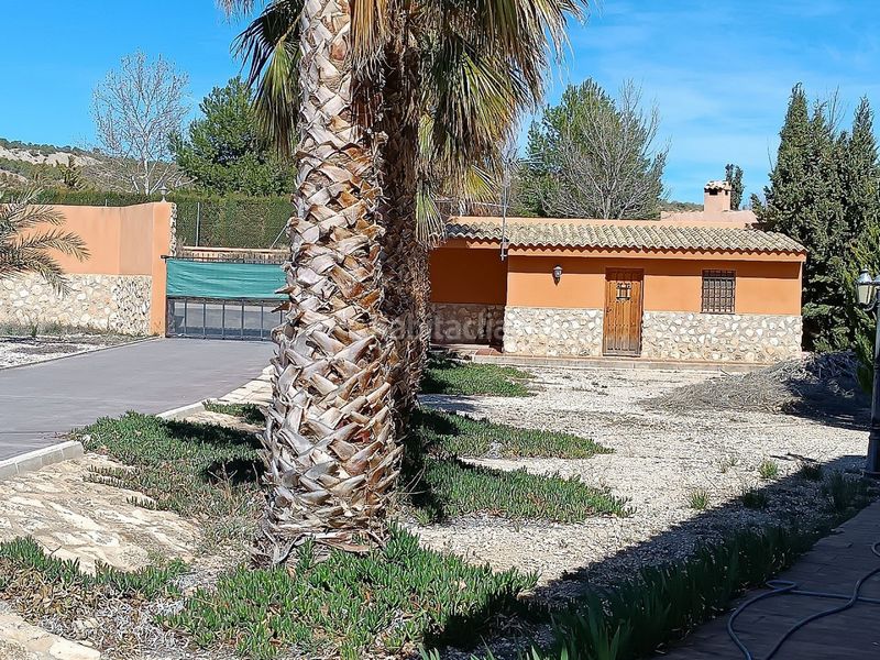 Foto 72ce42a6-cccf-408a-a01c-c2a5352d2e57. Masia a Yecla
