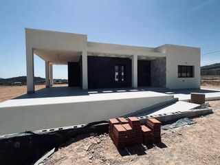 Xalet a Abanilla. Villa met 3 slaapkamers en 2 badkamers nabij macisvenda.
