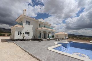 Xalet a Pinoso. Villa de lujo de nueva construcción de 4 dormitorios en pinoso.