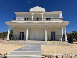 Xalet a Pinoso. Chalet independiente de nueva construcción en pinoso.