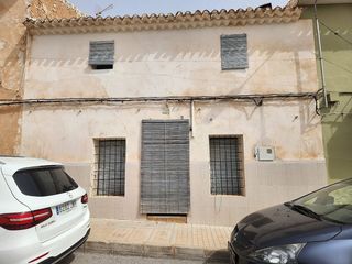 Duplex in Yecla. Casa adosada de 5 dormitorios y 1 baño en yecla.