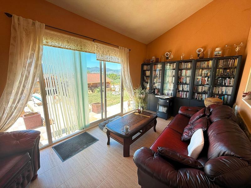 Foto acc194c1-c597-42fb-acf5-7fdc6a473bcb. Xalet amb xemeneia calefacció aparcament piscina a Castalla