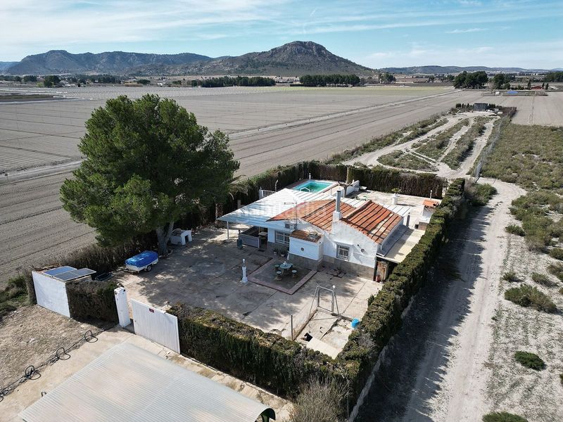 Foto 1723d7d8-f78a-484c-a2a4-aebbee635432. Xalet a Las Virtudes Villena