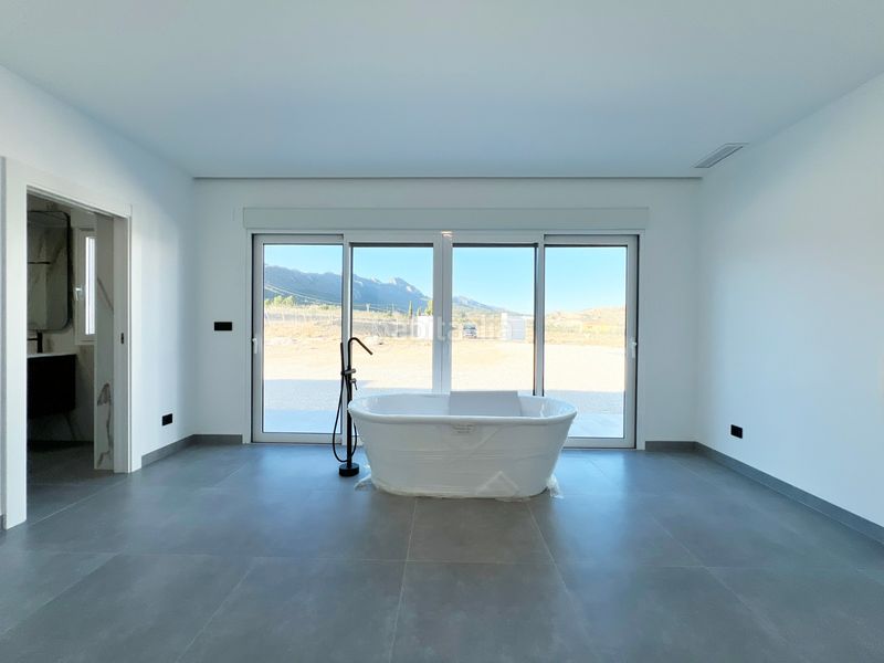 Foto 8b3ff29f-fdcb-4481-b953-fb0373e6f526. Chalet en Romana (la)