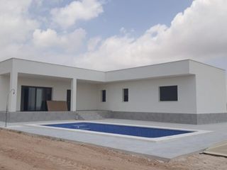Chalet à Pinoso. Preciosa villa de nueva construcción de 3 dormitorios y 2 baños