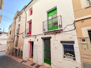 Duplex à Onil. 2 casas de pueblo con amplias posibilidades en onil