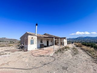 Mas à San Crispín-Huerta Nueva-Estación. Finca con más de 20.000 m  de terreno con amplias posibiliades