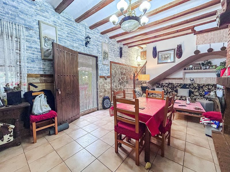 Foto e146c575-eb66-4f4a-84de-b2ee50c54575. Casa aparellada a Sax
