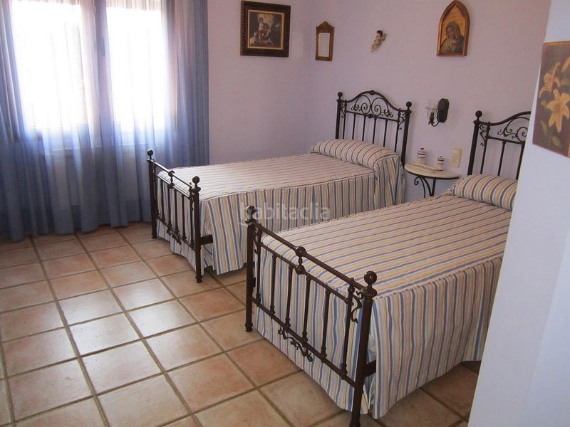 Foto eb60cf6a-7bde-4b6e-b994-e438df3cd125. Chalet en Yecla