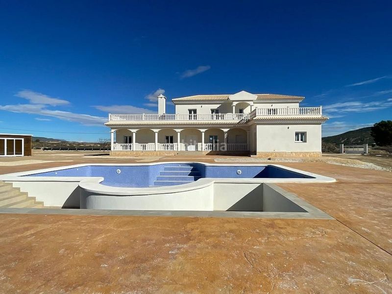 Foto bfefd010-4846-4514-929c-4b360bad9ec0. Chalet en Pinoso
