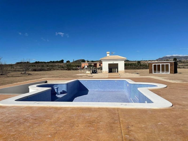 Foto e7710a33-de09-494d-a179-f19f08569533. Chalet en Pinoso