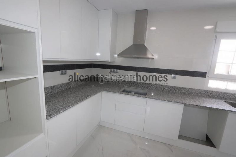 Foto 5a258b01-617b-4ee2-b44d-f1a15d9d5c00. Chalet en Pinoso