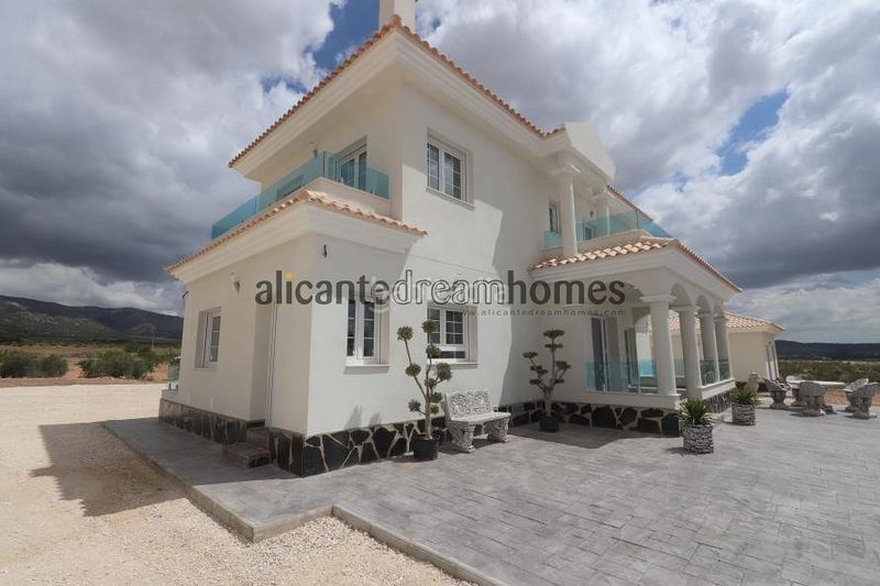 Foto f4e64941-9587-4aff-98ec-312d04c4df65. Chalet en Pinoso