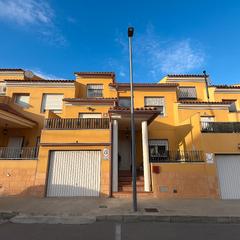 Casa adossada a Romana (la). Increíble casa adosada de 5 dormitorios con garaje en la romana
